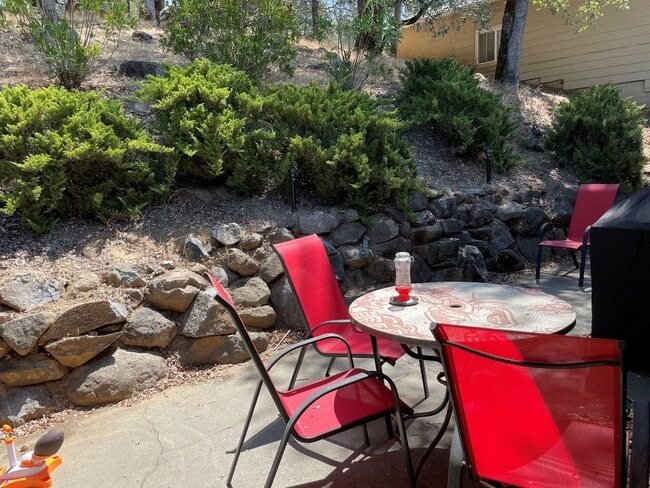 Building Photo - 3 bedroom, 2 bath remodeled home in Lake Wildwood, Penn Valley, CA 95946