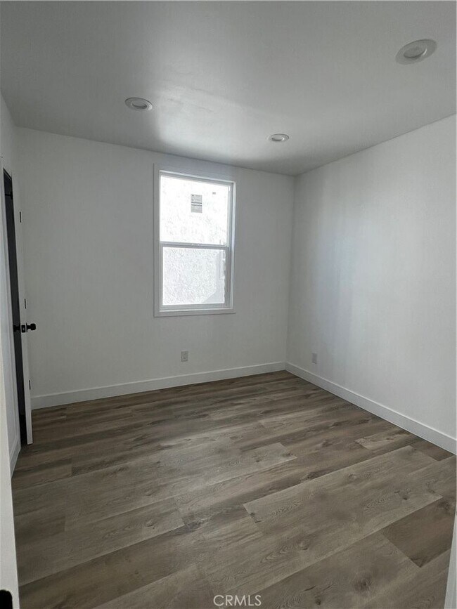 Building Photo - 1123 W 43rd St