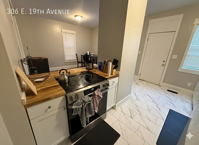 Building Photo - 306 E 19th Ave