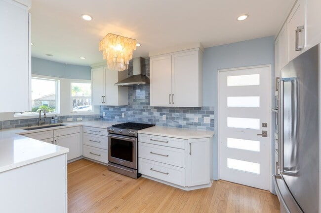 Building Photo - 2 Bed, 2 Bath home in Ocean Beach