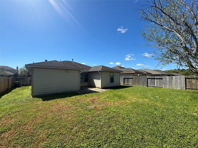 Building Photo - 7906 Emerald Oak Dr