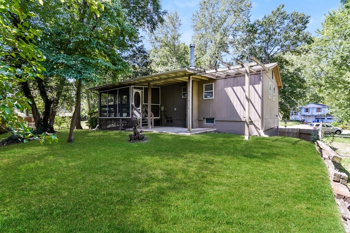 Building Photo - 6 Castle Ct