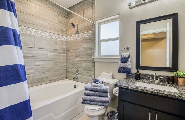 Building Photo - Furnished Eastside Beautiful 3 bed/2 baths for RENT Utilities & Wi-Fi INCLUDED