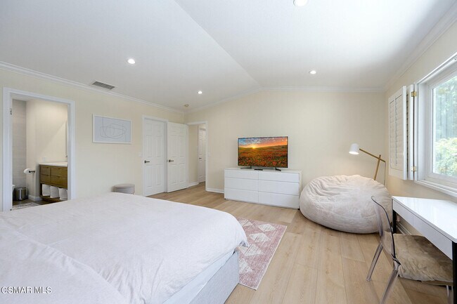 Building Photo - 5557 Adelina Ct