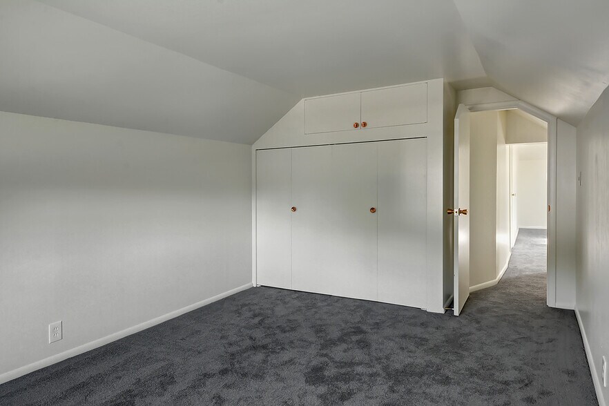 Upstairs bedroom - 5403 Maynard Ave S