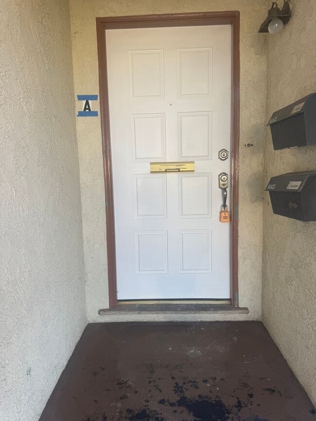 Building Photo - 708 E Cook St