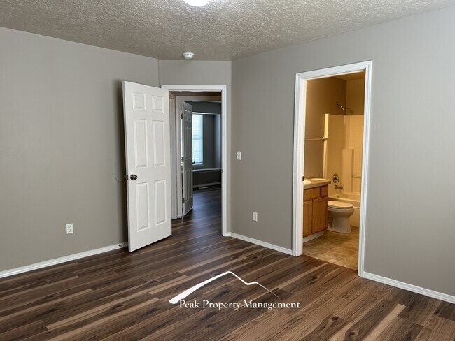 Building Photo - 2524 Colfax Dr