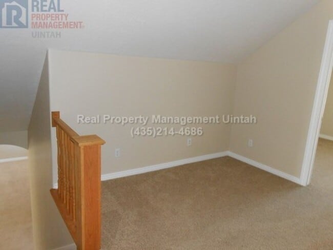 Building Photo - 4 Bedroom 2.5 Bathroom Home