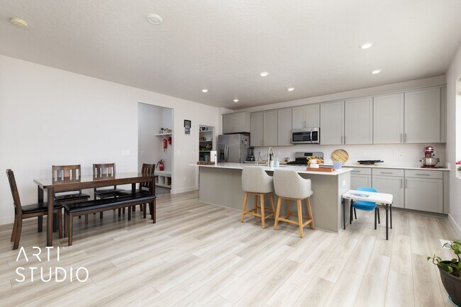Building Photo - 2577 N Velvet Moon Dr