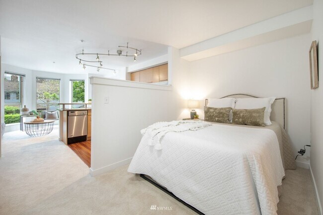 Building Photo - Capitol Hill - Braeburn open 1 Bedroom / 1...
