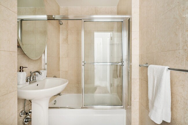 Building Photo - 234 W 73rd St