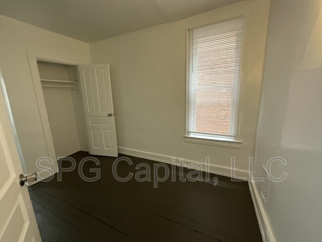 Building Photo - 342 Smyser St