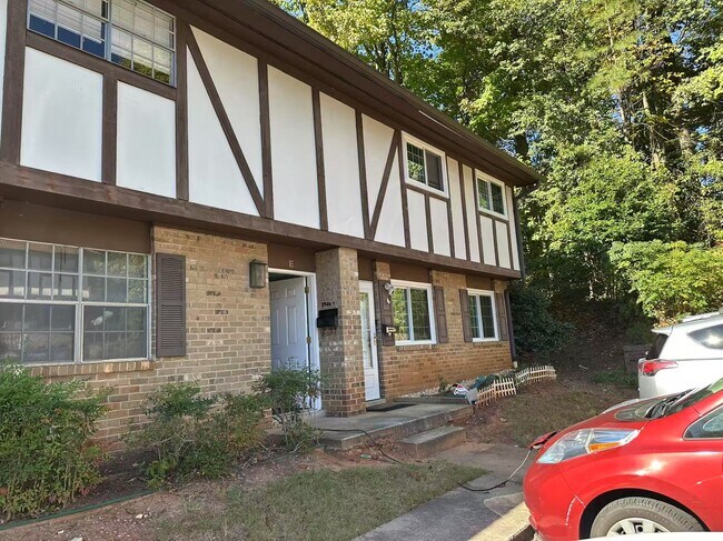 Building Photo - 2948 N Dekalb Dr