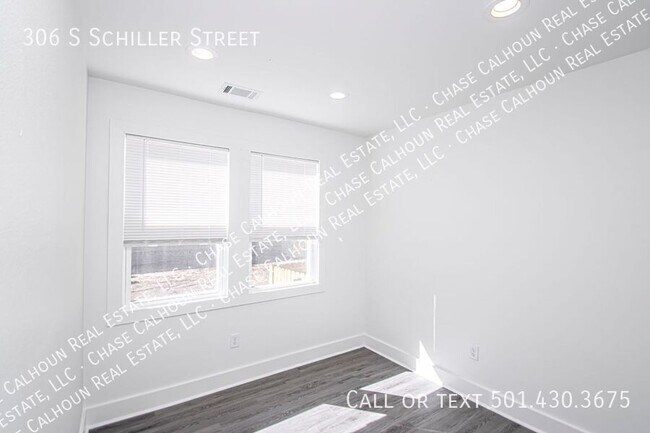 Building Photo - 306 S Schiller St