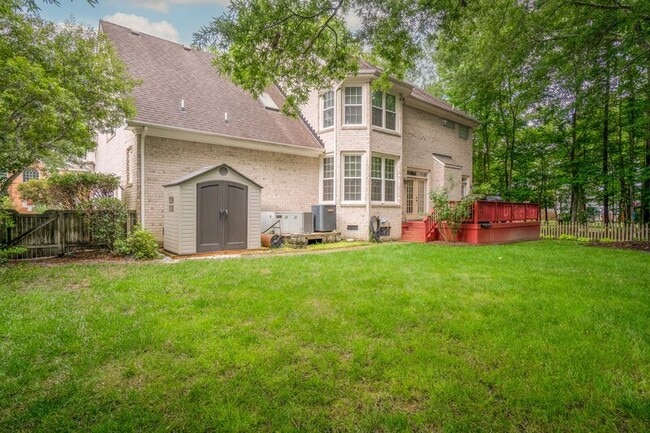 Building Photo - 821 Loch Island Dr