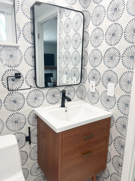 Building Photo - 2078 S Delaware St