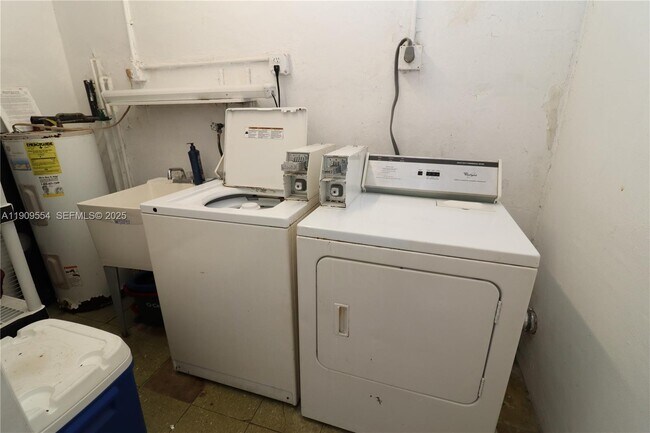 Building Photo - 1708 N 16th Ave