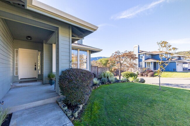 Building Photo - 15 Aaron Dr