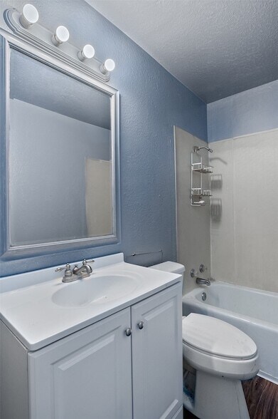 Building Photo - 1206 Olwen Dr