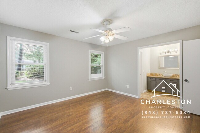 Building Photo - 2067 Dogwood Rd