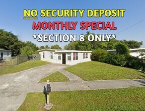 Building Photo - Large 5-2 house by Walmart