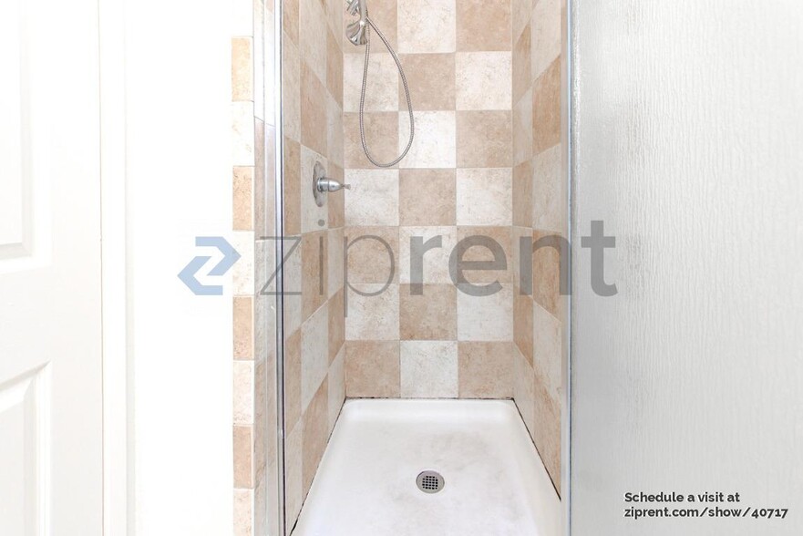 Building Photo - 2740 Gramercy Ave