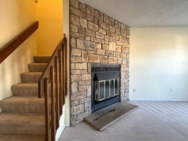 Building Photo - Beautiful TownHome Near Chatfield Reservoir