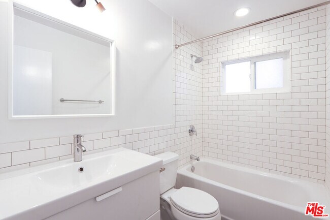 Building Photo - 609 Hayworth Ave