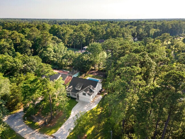 Building Photo - 245 Brace Dr