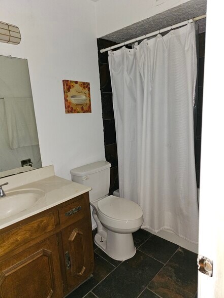 2nd bathroom - 1556 Common Dr