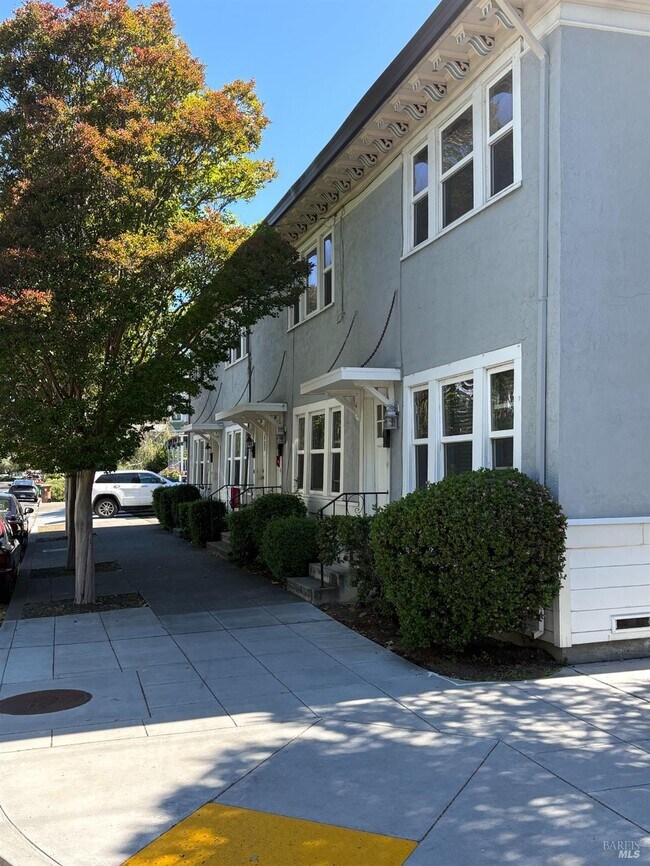 Building Photo - 510 Coombs St