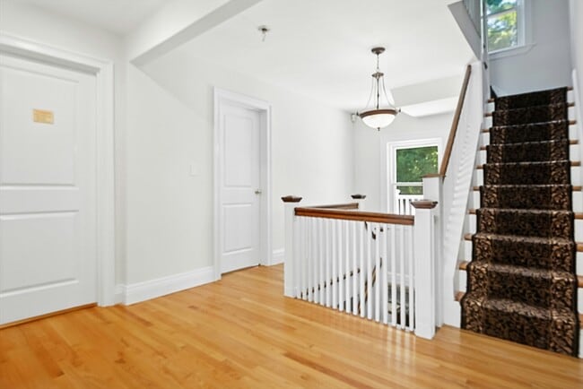 Building Photo - 231 Lagrange St