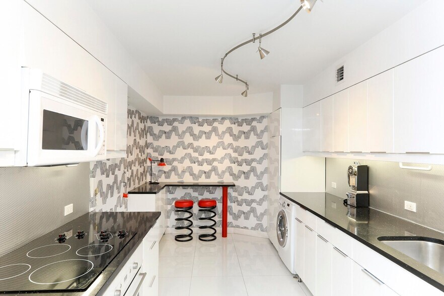 Kitchen - 1111 Crandon Blvd