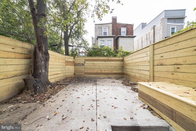 Building Photo - 2410 Clifford St