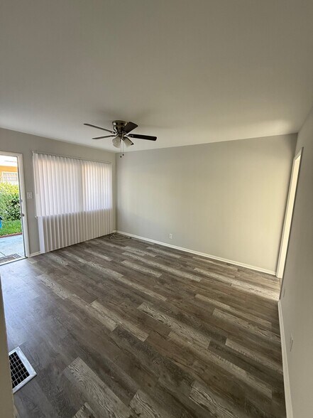 Building Photo - 1009 E Garfield Ave