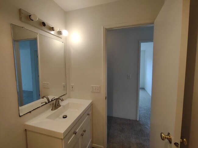 Building Photo - 3 BR, 2 BA unit in QUITE 4 plex. Storage & W/D included