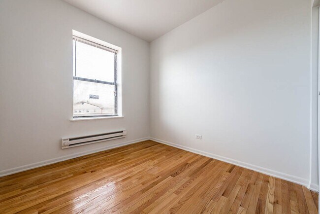 Building Photo - 705 S Lawndale Ave