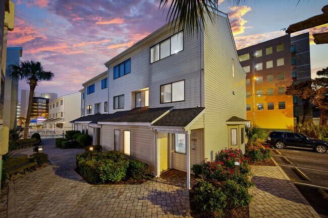 Building Photo - All Inclusive Seasonal Rental Available Oc...