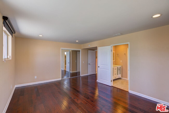 Building Photo - 4041 Alonzo Ave