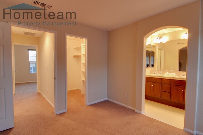 Building Photo - 2BR/2.5BA 1458 SQFT Eastlake/Chula Vista T...