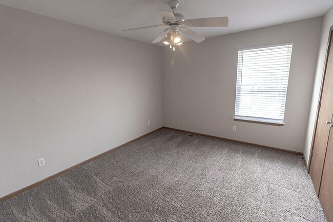 Building Photo - 3611 Zinnia Dr