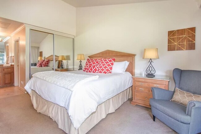 Building Photo - 648 Cottage Dr