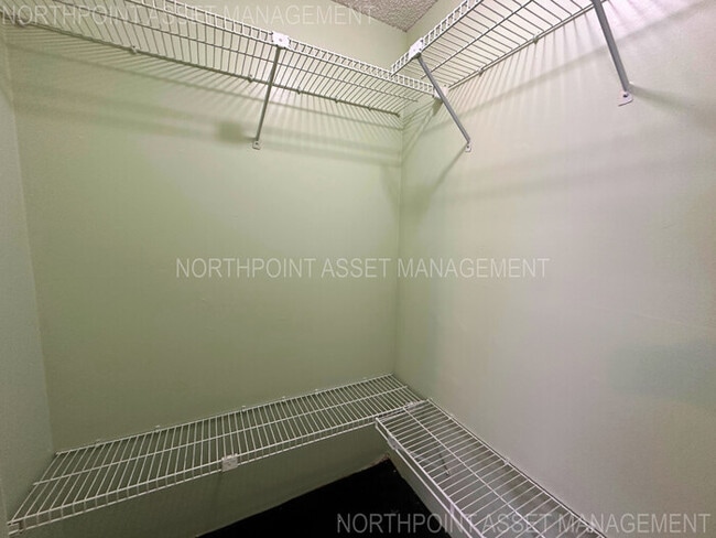 Building Photo - Charming 2-Bed, 2-Bath Home with Fenced Ya...