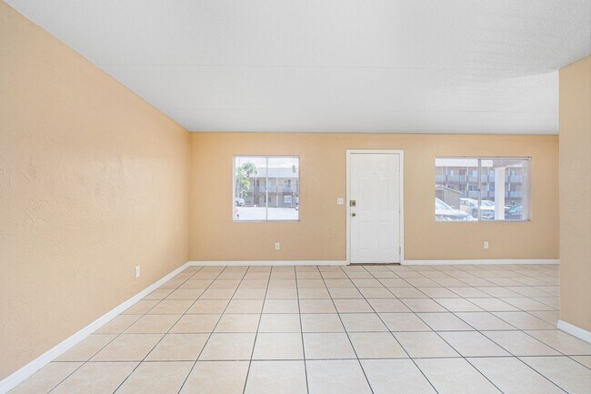 Building Photo - 2 Bedroom at Acqua Condominium