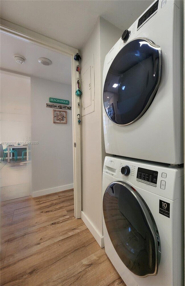 Building Photo - 2751 S Ocean Dr