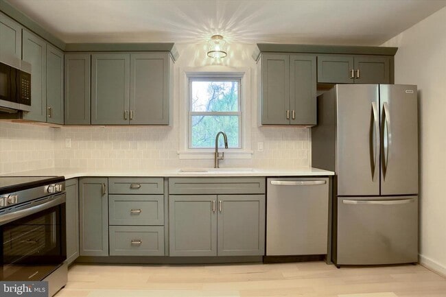 Building Photo - 2400 Linglestown Rd