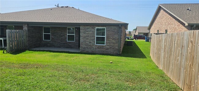Building Photo - 506 NW 69th Ave