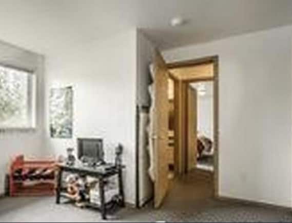 Building Photo - 416 22nd Ave SW