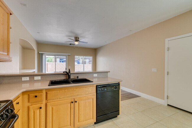 Building Photo - Spacious & Beautiful 3-Bedroom Home in Gat...