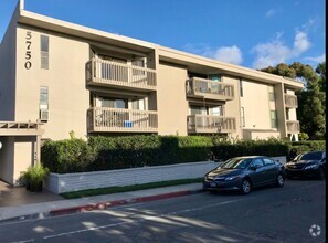Building Photo - $2,800 - 2 Bed / 2 Bath Condo Near Fashion...